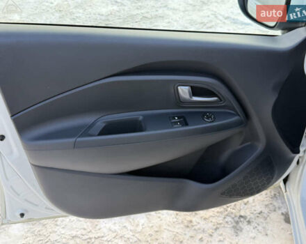 Білий Кіа Ріо, об'ємом двигуна 1.4 л та пробігом 65 тис. км за 12700 $, фото 15 на Automoto.ua