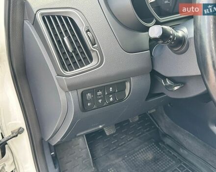 Белый Киа Рио, объемом двигателя 1.4 л и пробегом 115 тыс. км за 7500 $, фото 18 на Automoto.ua