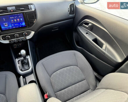 Білий Кіа Ріо, об'ємом двигуна 1.4 л та пробігом 65 тис. км за 12700 $, фото 22 на Automoto.ua