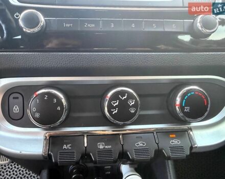 Білий Кіа Ріо, об'ємом двигуна 1.4 л та пробігом 136 тис. км за 11000 $, фото 5 на Automoto.ua