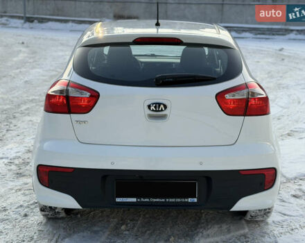 Білий Кіа Ріо, об'ємом двигуна 1.4 л та пробігом 65 тис. км за 12700 $, фото 8 на Automoto.ua