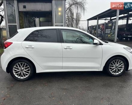 Белый Киа Рио, объемом двигателя 1.37 л и пробегом 40 тыс. км за 13990 $, фото 5 на Automoto.ua