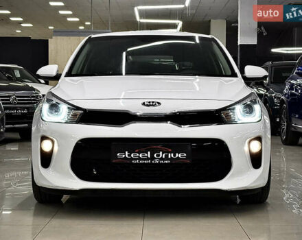 Білий Кіа Ріо, об'ємом двигуна 1.4 л та пробігом 65 тис. км за 12499 $, фото 9 на Automoto.ua
