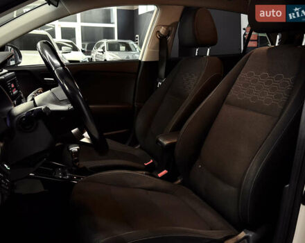 Білий Кіа Ріо, об'ємом двигуна 1.4 л та пробігом 65 тис. км за 12499 $, фото 10 на Automoto.ua