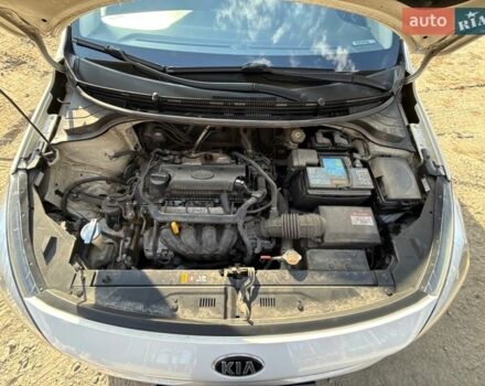 Белый Киа Рио, объемом двигателя 1.4 л и пробегом 138 тыс. км за 12000 $, фото 15 на Automoto.ua