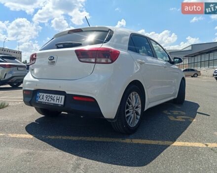 Білий Кіа Ріо, об'ємом двигуна 1.37 л та пробігом 90 тис. км за 12950 $, фото 2 на Automoto.ua