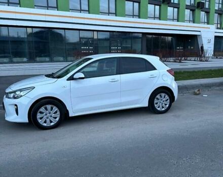 Білий Кіа Ріо, об'ємом двигуна 1.37 л та пробігом 72 тис. км за 13300 $, фото 1 на Automoto.ua