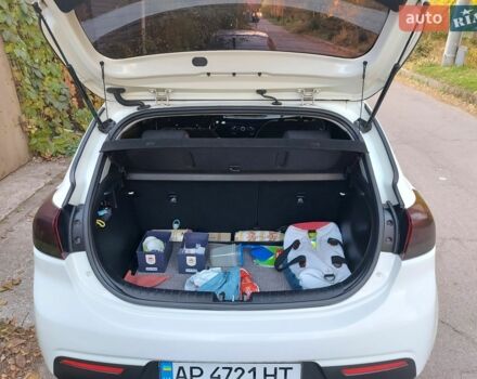 Білий Кіа Ріо, об'ємом двигуна 1.2 л та пробігом 136 тис. км за 9999 $, фото 18 на Automoto.ua