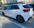 Білий Кіа Ріо, об'ємом двигуна 1.4 л та пробігом 150 тис. км за 12000 $, фото 5 на Automoto.ua