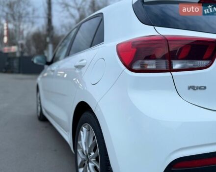 Білий Кіа Ріо, об'ємом двигуна 1.4 л та пробігом 89 тис. км за 13400 $, фото 8 на Automoto.ua