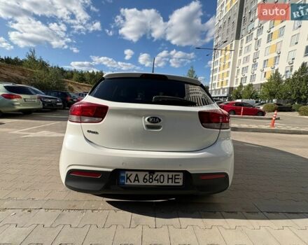 Белый Киа Рио, объемом двигателя 1.37 л и пробегом 150 тыс. км за 11000 $, фото 16 на Automoto.ua
