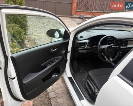 Белый Киа Рио, объемом двигателя 1.37 л и пробегом 98 тыс. км за 15000 $, фото 14 на Automoto.ua