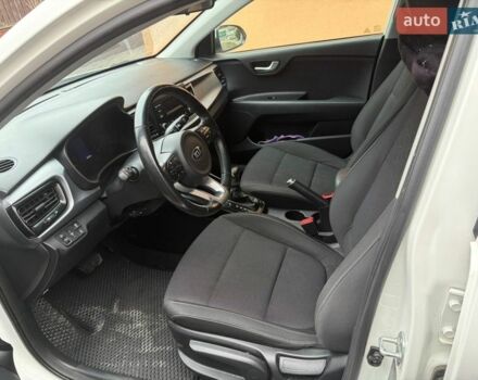 Белый Киа Рио, объемом двигателя 1.37 л и пробегом 98 тыс. км за 15000 $, фото 15 на Automoto.ua