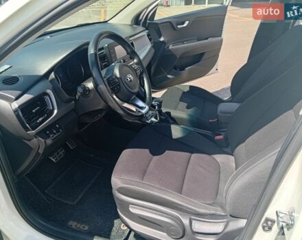 Білий Кіа Ріо, об'ємом двигуна 1.37 л та пробігом 90 тис. км за 12950 $, фото 29 на Automoto.ua
