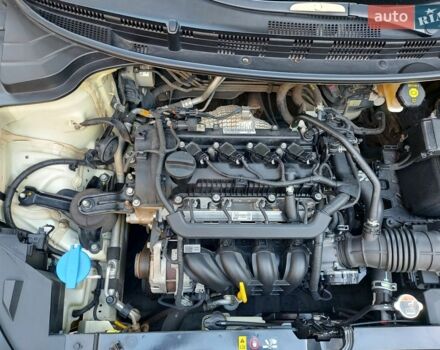 Білий Кіа Ріо, об'ємом двигуна 1.2 л та пробігом 136 тис. км за 9999 $, фото 10 на Automoto.ua