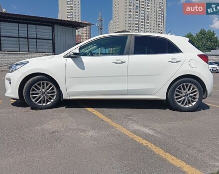 Белый Киа Рио, объемом двигателя 1.37 л и пробегом 90 тыс. км за 12950 $, фото 5 на Automoto.ua