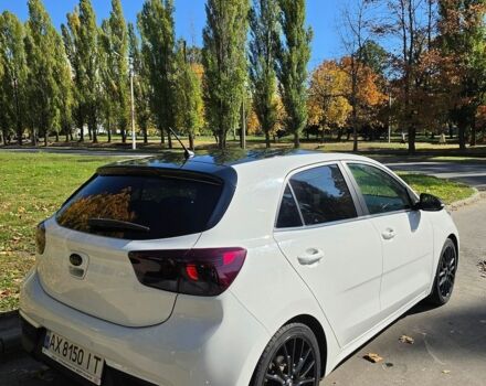 Білий Кіа Ріо, об'ємом двигуна 1.37 л та пробігом 105 тис. км за 13000 $, фото 10 на Automoto.ua