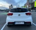 Білий Кіа Ріо, об'ємом двигуна 1.37 л та пробігом 72 тис. км за 13300 $, фото 2 на Automoto.ua