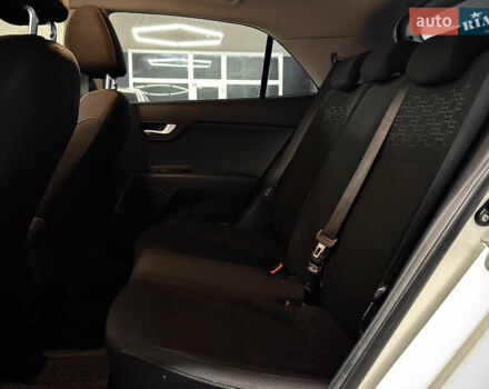 Білий Кіа Ріо, об'ємом двигуна 1.4 л та пробігом 65 тис. км за 12499 $, фото 11 на Automoto.ua
