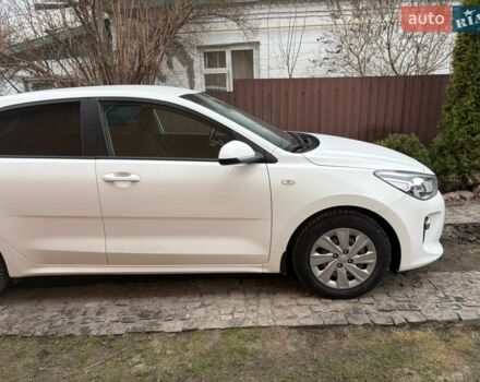 Белый Киа Рио, объемом двигателя 1.37 л и пробегом 98 тыс. км за 13000 $, фото 3 на Automoto.ua