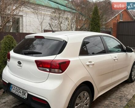 Белый Киа Рио, объемом двигателя 1.37 л и пробегом 98 тыс. км за 13500 $, фото 4 на Automoto.ua