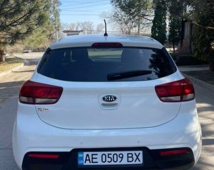 Белый Киа Рио, объемом двигателя 1.4 л и пробегом 193 тыс. км за 8000 $, фото 1 на Automoto.ua