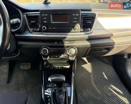 Белый Киа Рио, объемом двигателя 1.4 л и пробегом 138 тыс. км за 12000 $, фото 14 на Automoto.ua