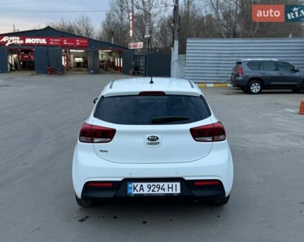 Білий Кіа Ріо, об'ємом двигуна 1.4 л та пробігом 89 тис. км за 13400 $, фото 5 на Automoto.ua