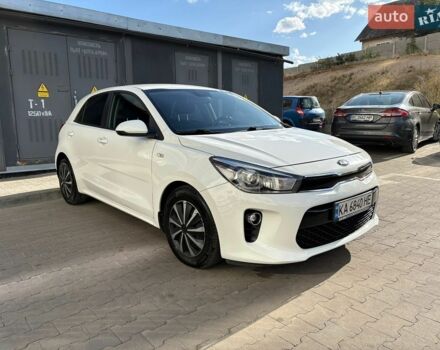 Белый Киа Рио, объемом двигателя 1.37 л и пробегом 150 тыс. км за 11000 $, фото 3 на Automoto.ua