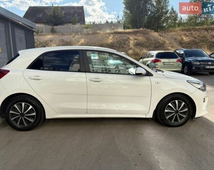 Белый Киа Рио, объемом двигателя 1.37 л и пробегом 150 тыс. км за 11000 $, фото 9 на Automoto.ua