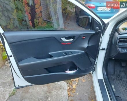 Білий Кіа Ріо, об'ємом двигуна 1.2 л та пробігом 136 тис. км за 9999 $, фото 5 на Automoto.ua
