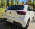 Білий Кіа Ріо, об'ємом двигуна 1.37 л та пробігом 105 тис. км за 13000 $, фото 5 на Automoto.ua