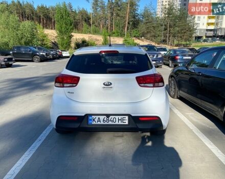 Білий Кіа Ріо, об'ємом двигуна 1.4 л та пробігом 150 тис. км за 11000 $, фото 4 на Automoto.ua