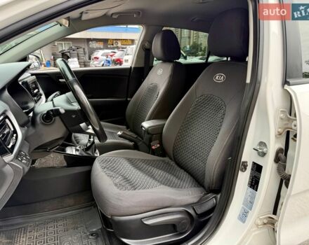Білий Кіа Ріо, об'ємом двигуна 1.25 л та пробігом 69 тис. км за 9900 $, фото 6 на Automoto.ua
