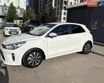 Белый Киа Рио, объемом двигателя 1.37 л и пробегом 150 тыс. км за 11000 $, фото 2 на Automoto.ua