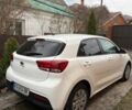 Білий Кіа Ріо, об'ємом двигуна 1.37 л та пробігом 98 тис. км за 13000 $, фото 4 на Automoto.ua