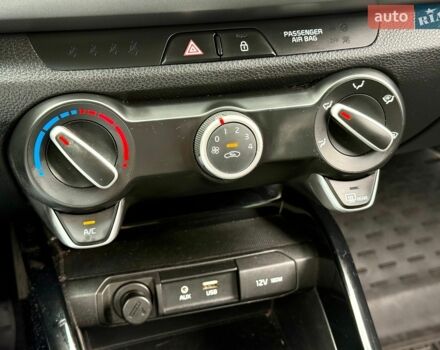 Білий Кіа Ріо, об'ємом двигуна 1.25 л та пробігом 69 тис. км за 9900 $, фото 15 на Automoto.ua