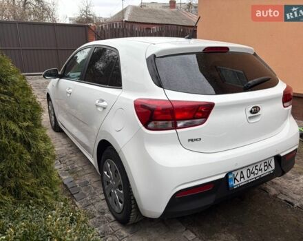 Белый Киа Рио, объемом двигателя 1.37 л и пробегом 98 тыс. км за 13500 $, фото 5 на Automoto.ua