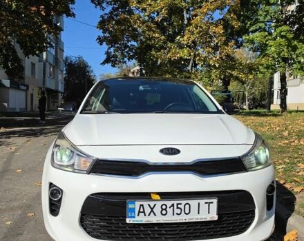 Білий Кіа Ріо, об'ємом двигуна 1.37 л та пробігом 105 тис. км за 13000 $, фото 4 на Automoto.ua