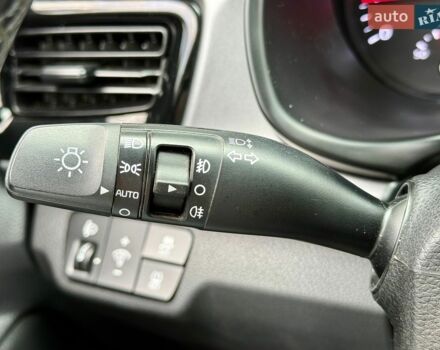 Білий Кіа Ріо, об'ємом двигуна 1.25 л та пробігом 69 тис. км за 9900 $, фото 17 на Automoto.ua