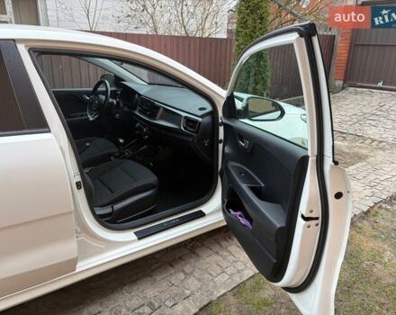 Белый Киа Рио, объемом двигателя 1.37 л и пробегом 98 тыс. км за 13500 $, фото 10 на Automoto.ua