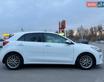 Білий Кіа Ріо, об'ємом двигуна 1.4 л та пробігом 89 тис. км за 13400 $, фото 19 на Automoto.ua