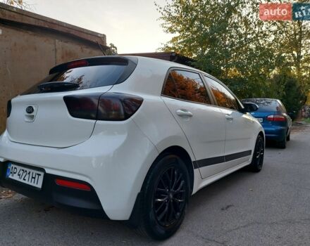 Білий Кіа Ріо, об'ємом двигуна 1.2 л та пробігом 136 тис. км за 9999 $, фото 4 на Automoto.ua