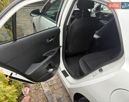 Белый Киа Рио, объемом двигателя 1.37 л и пробегом 98 тыс. км за 15000 $, фото 12 на Automoto.ua