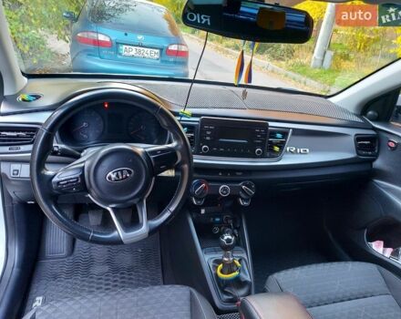 Білий Кіа Ріо, об'ємом двигуна 1.2 л та пробігом 136 тис. км за 9999 $, фото 7 на Automoto.ua
