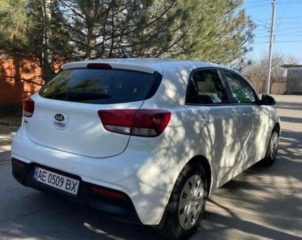 Белый Киа Рио, объемом двигателя 1.4 л и пробегом 193 тыс. км за 8000 $, фото 3 на Automoto.ua