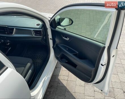 Белый Киа Рио, объемом двигателя 1.25 л и пробегом 46 тыс. км за 10000 $, фото 29 на Automoto.ua