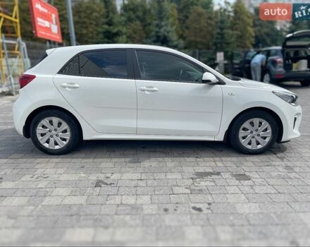 Белый Киа Рио, объемом двигателя 1.25 л и пробегом 46 тыс. км за 10000 $, фото 10 на Automoto.ua