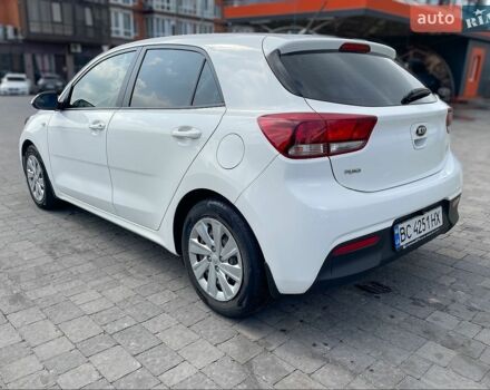 Белый Киа Рио, объемом двигателя 1.25 л и пробегом 46 тыс. км за 10000 $, фото 6 на Automoto.ua