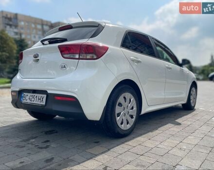 Белый Киа Рио, объемом двигателя 1.25 л и пробегом 46 тыс. км за 10000 $, фото 8 на Automoto.ua